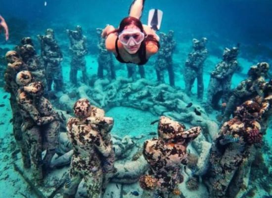 snorkeling package underwater statue gili